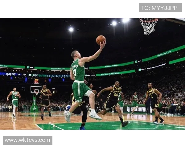 凯尔特人对阵勇士比赛数据分析与精彩瞬间回顾 凯尔特人对阵勇士比赛数据分析与精彩瞬间回顾